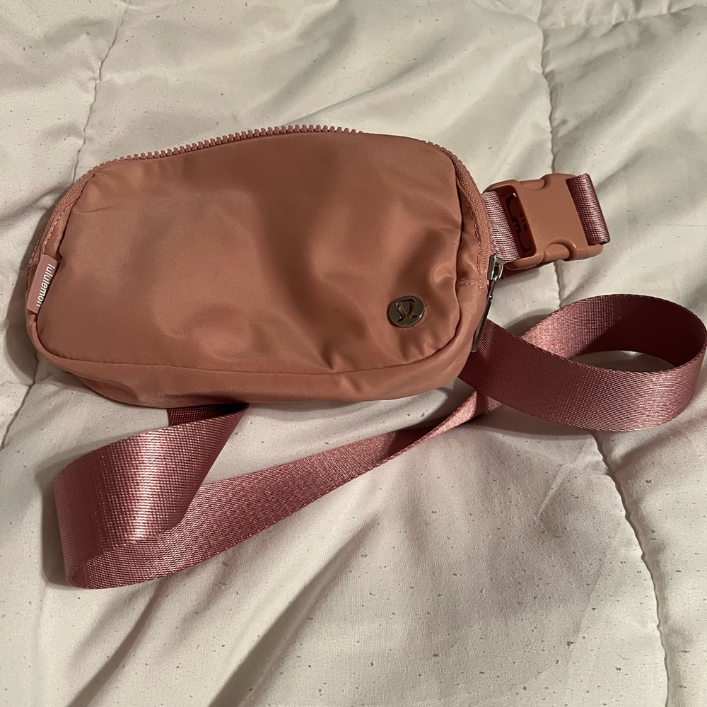 NWOT LuluLemon EBB!